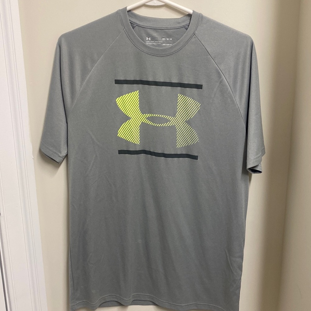 Men’s Under Armour Dri fit shirt size medium